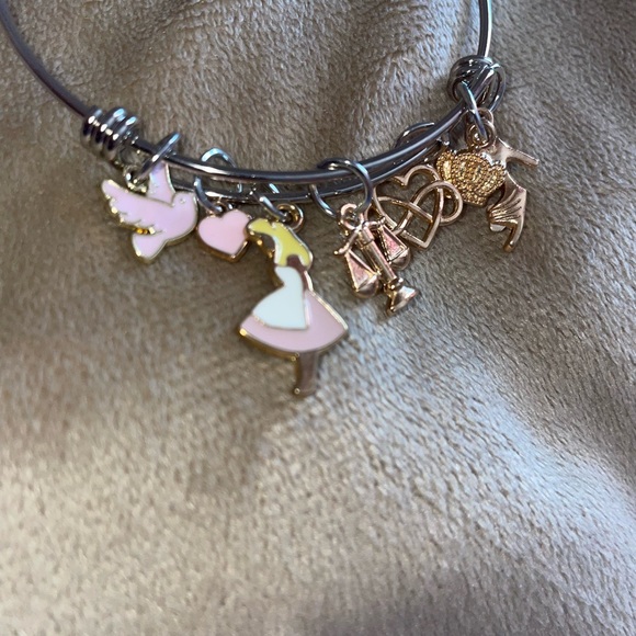 Aurora - Picture 3 of 5